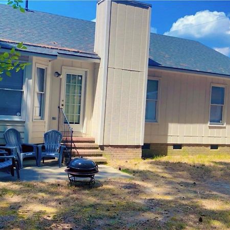 B1 Guest House Hope Mills Екстер'єр фото