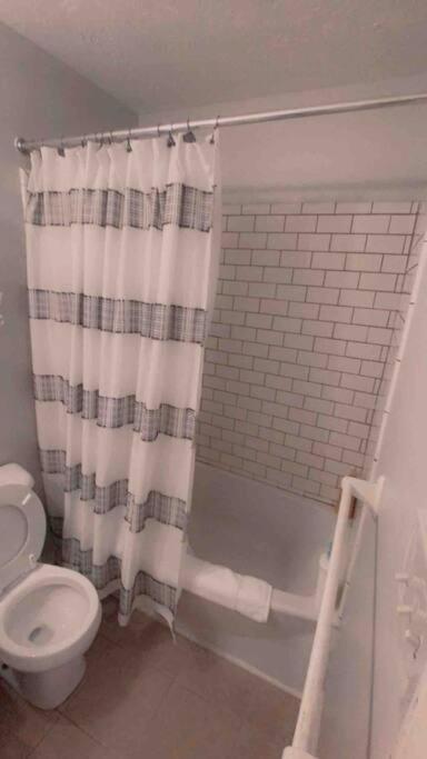 B1 Guest House Hope Mills Екстер'єр фото