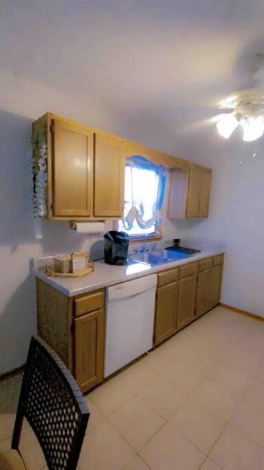 B1 Guest House Hope Mills Екстер'єр фото