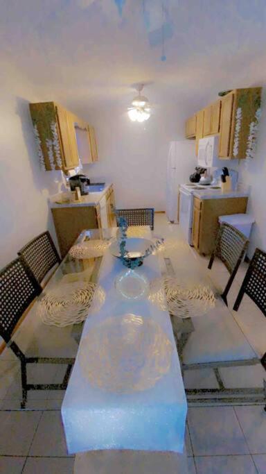 B1 Guest House Hope Mills Екстер'єр фото