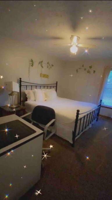 B1 Guest House Hope Mills Екстер'єр фото