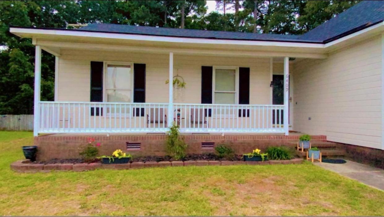 B1 Guest House Hope Mills Екстер'єр фото