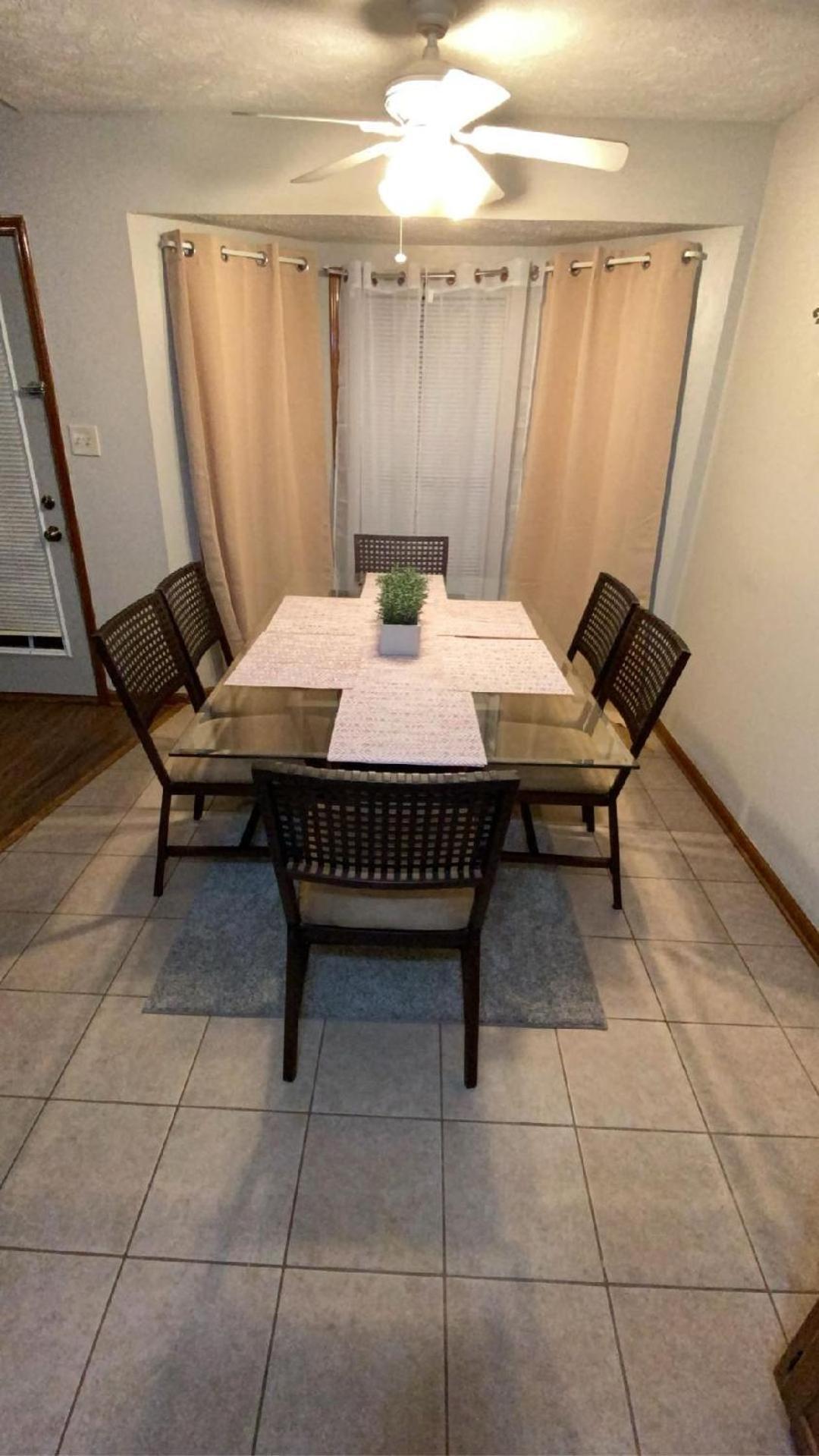B1 Guest House Hope Mills Екстер'єр фото